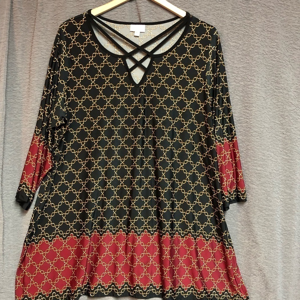 Avenue 18/20 black caged neck Dress with geometric designs made with gold chain